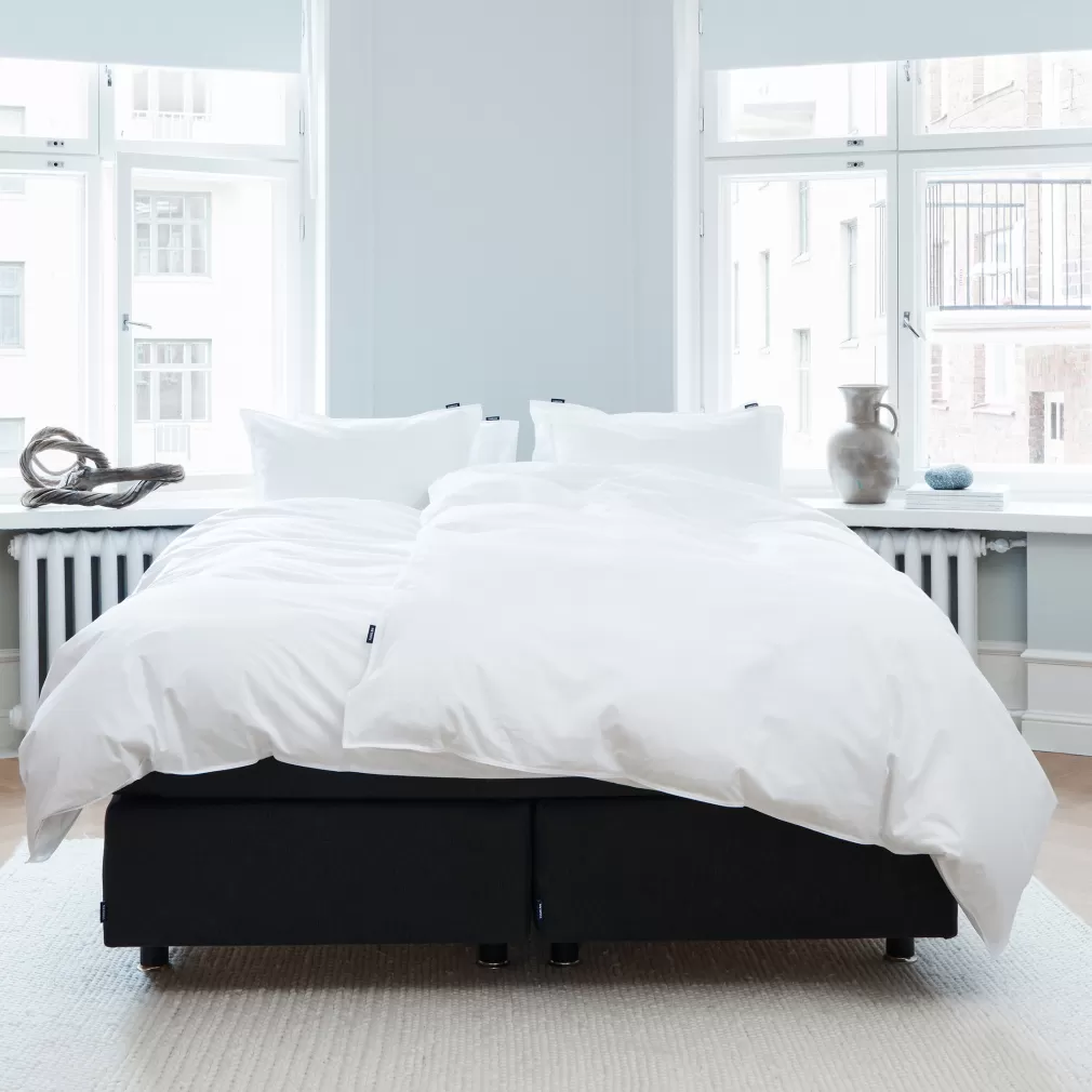 Hotel continental bed