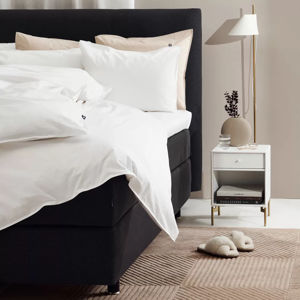 Hotel continental bed